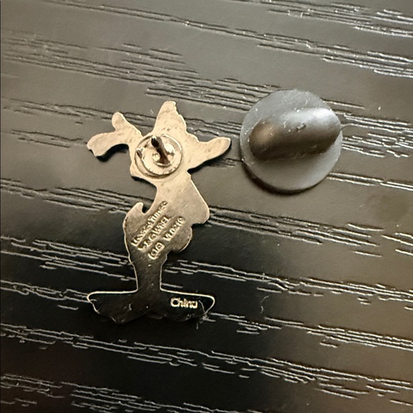 Warner Bros. Black and Gold Cartoon Bird Pin - Picture 3 of 3